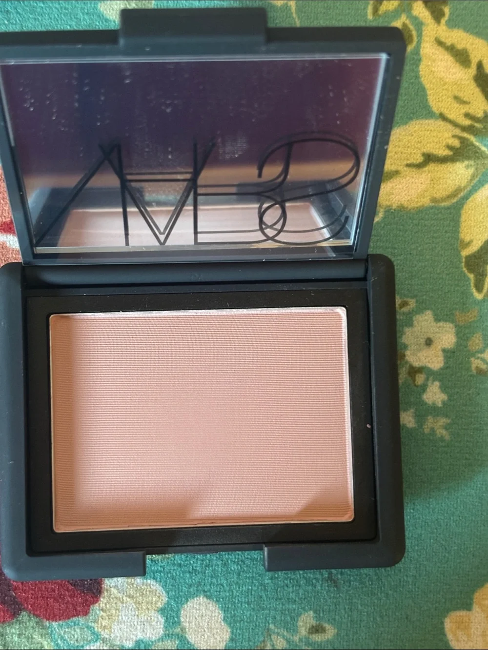 NARS Powder Blush in Shade Behave, NIB - Picture 1 of 7